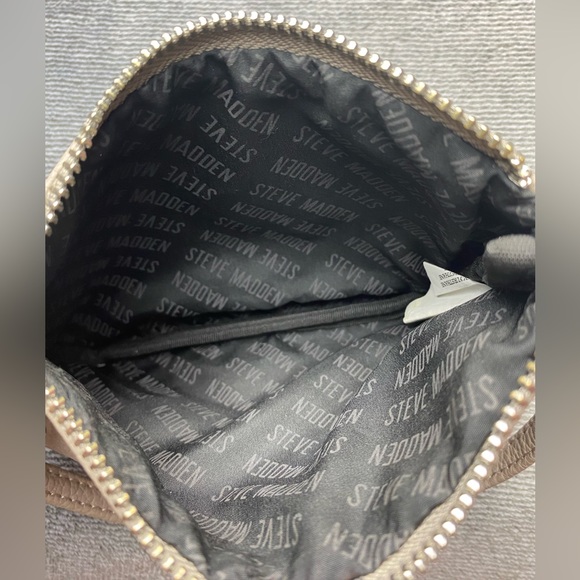 Steve Madden - Gray Logo Wristlet - Picture 10 of 10